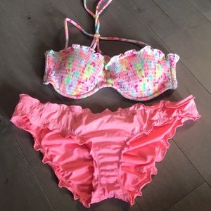 Victoria’s Secret Bikini 32B & Small Bottom